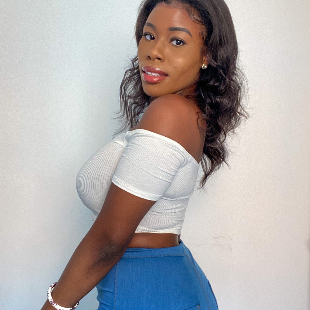 Meet your Posher, Kayla